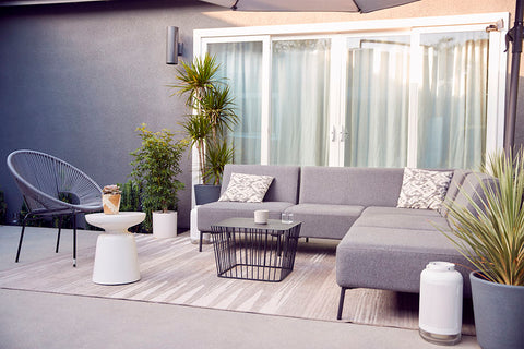 Using Modular Furniture to Create a Unique Outdoor Space
