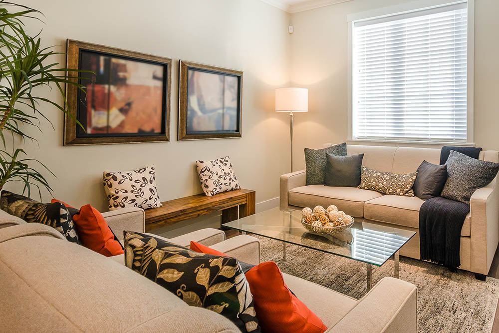Interior Design 101 - Using Throw Pillows - A Basic Guide – Accents@Home