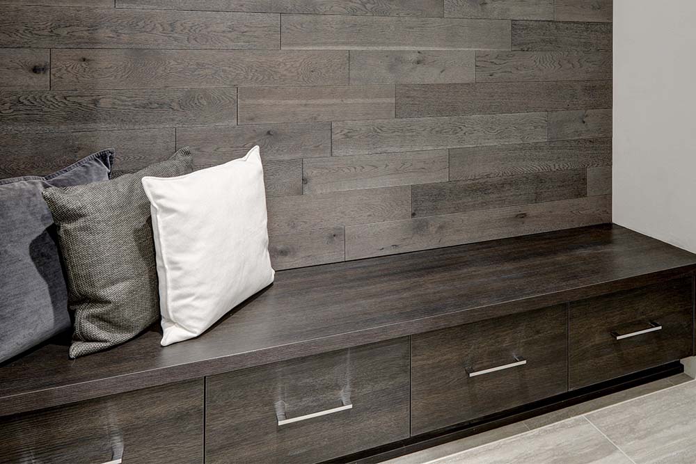 6 Effective Ways of Using a Storage Bench in Different Rooms