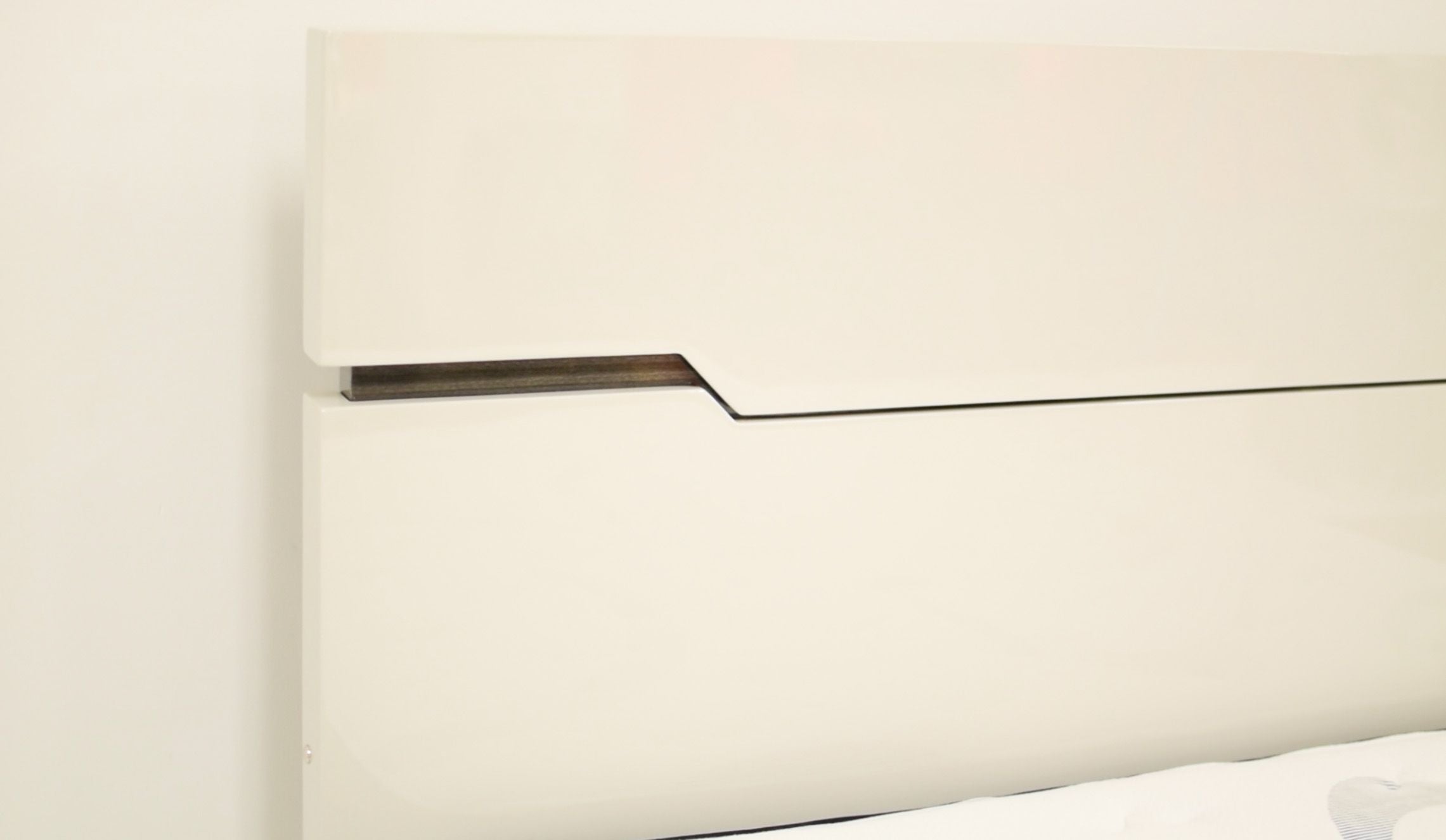 Benson Grey/ Brown Glossy Finish King Bed no storage