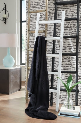 Gayelery Throw (3/CS)