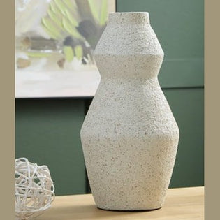Dawthorne Terracotta Decorative Vase – Cream Speckle