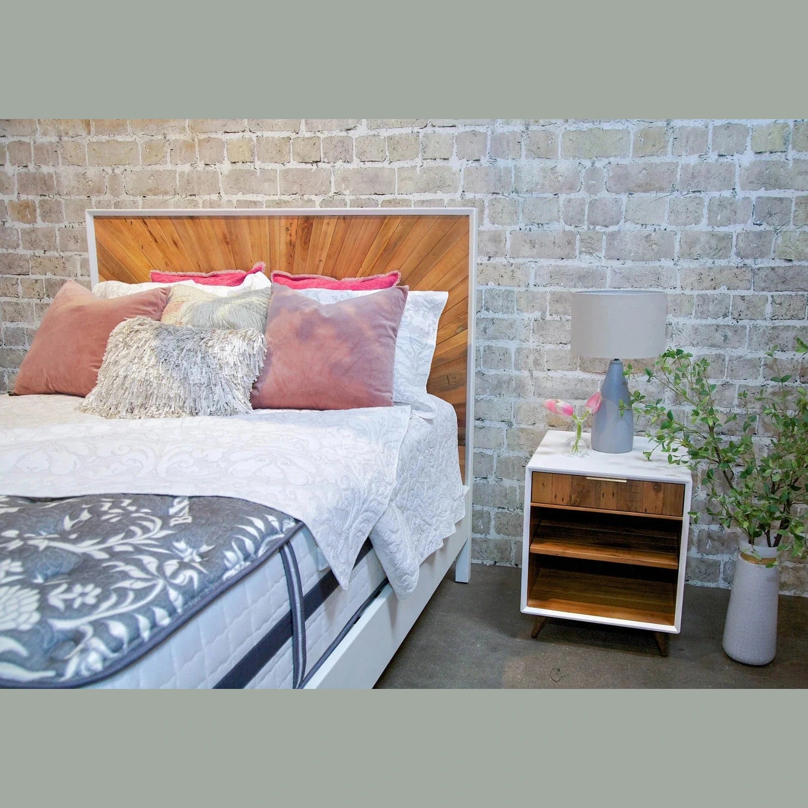 Draycott King Bed