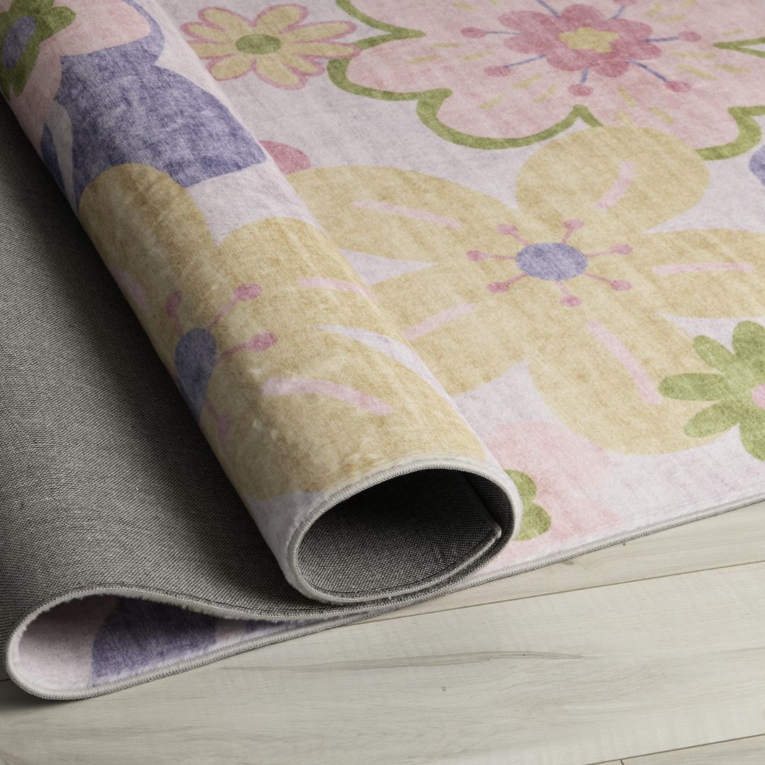 Blush Bloom Daisy Patterned Rug in Pink