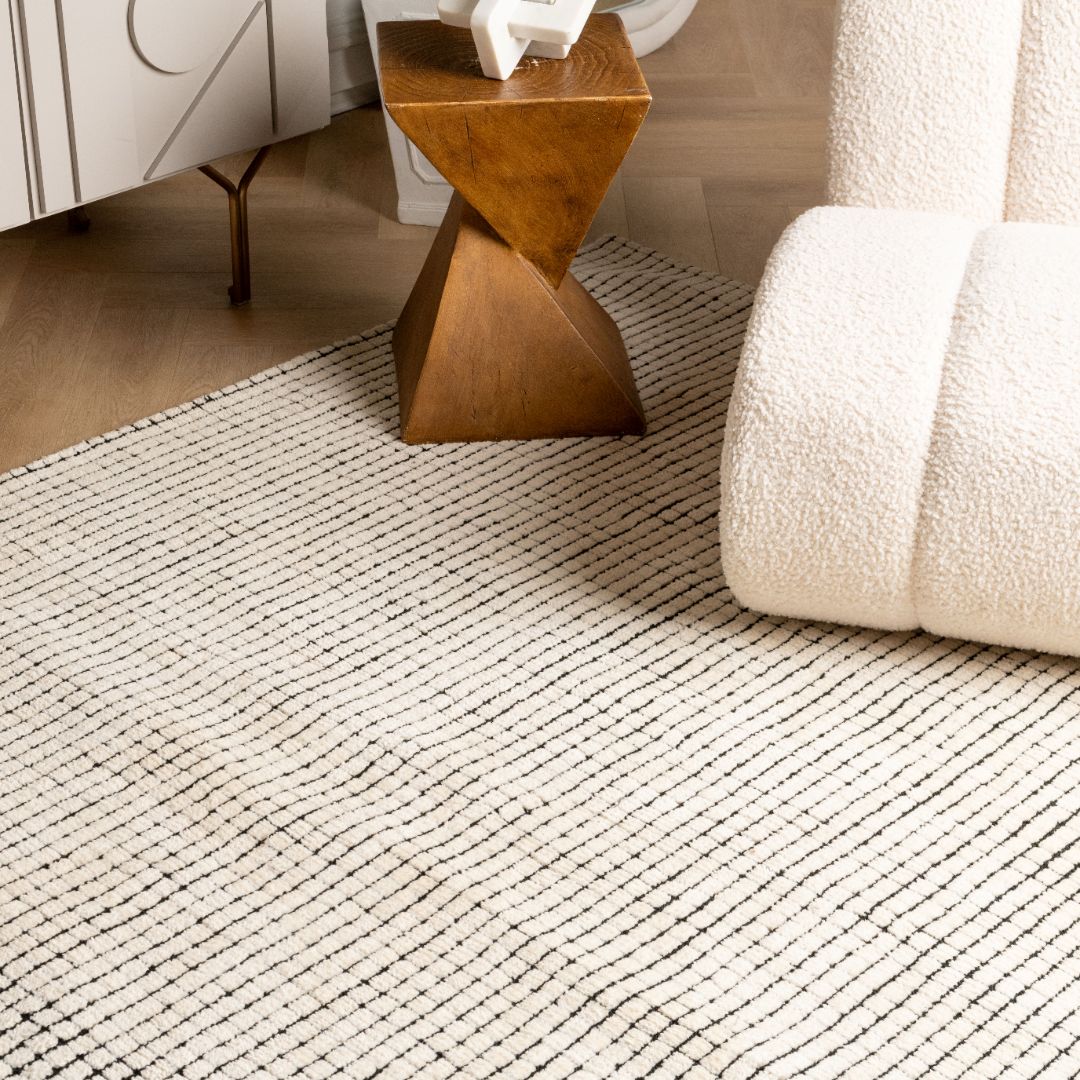 Leela Black Artistic Swirl Modern Rug
