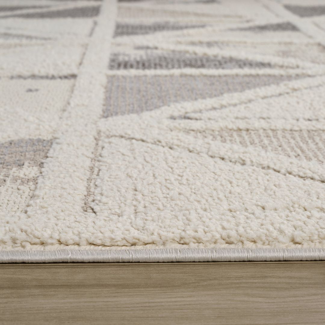Valencia White Ornate Vintage-Inspired Area Rug