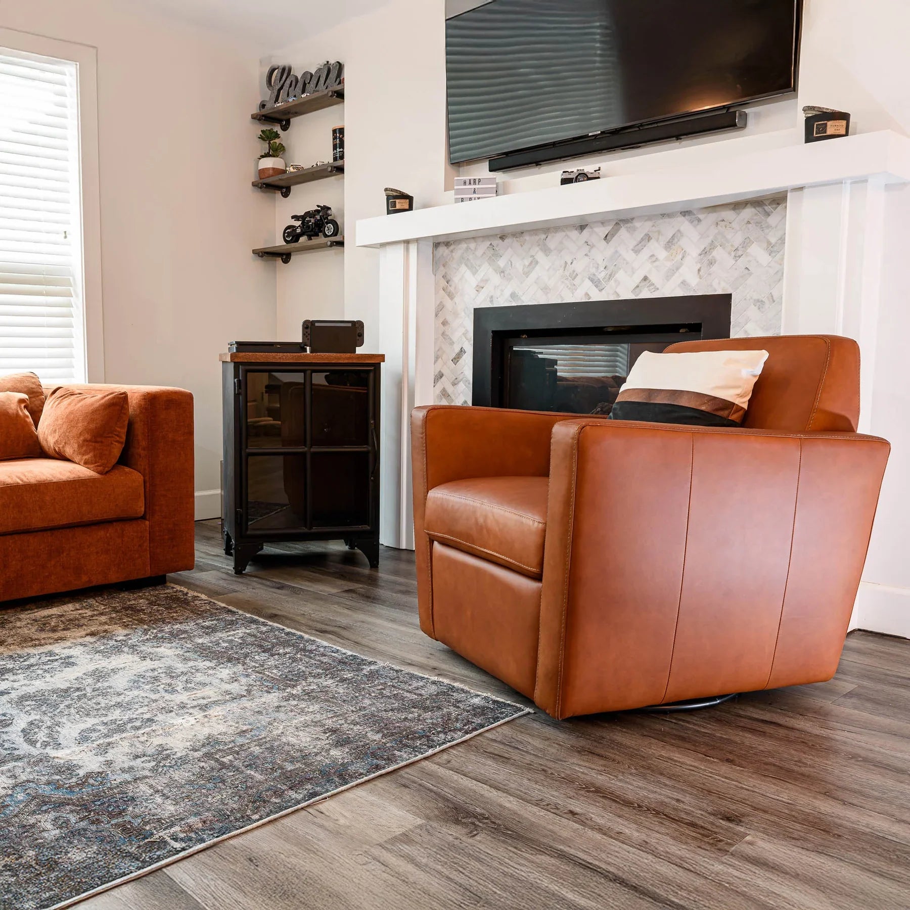 Padryn Swivel Club Chair