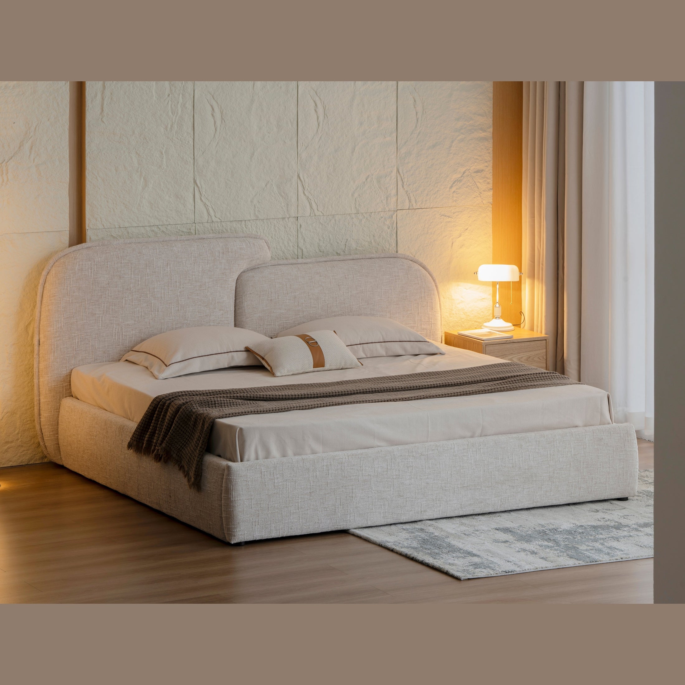 Rialto Upholstered Queen Bed with Hydraulic Storage