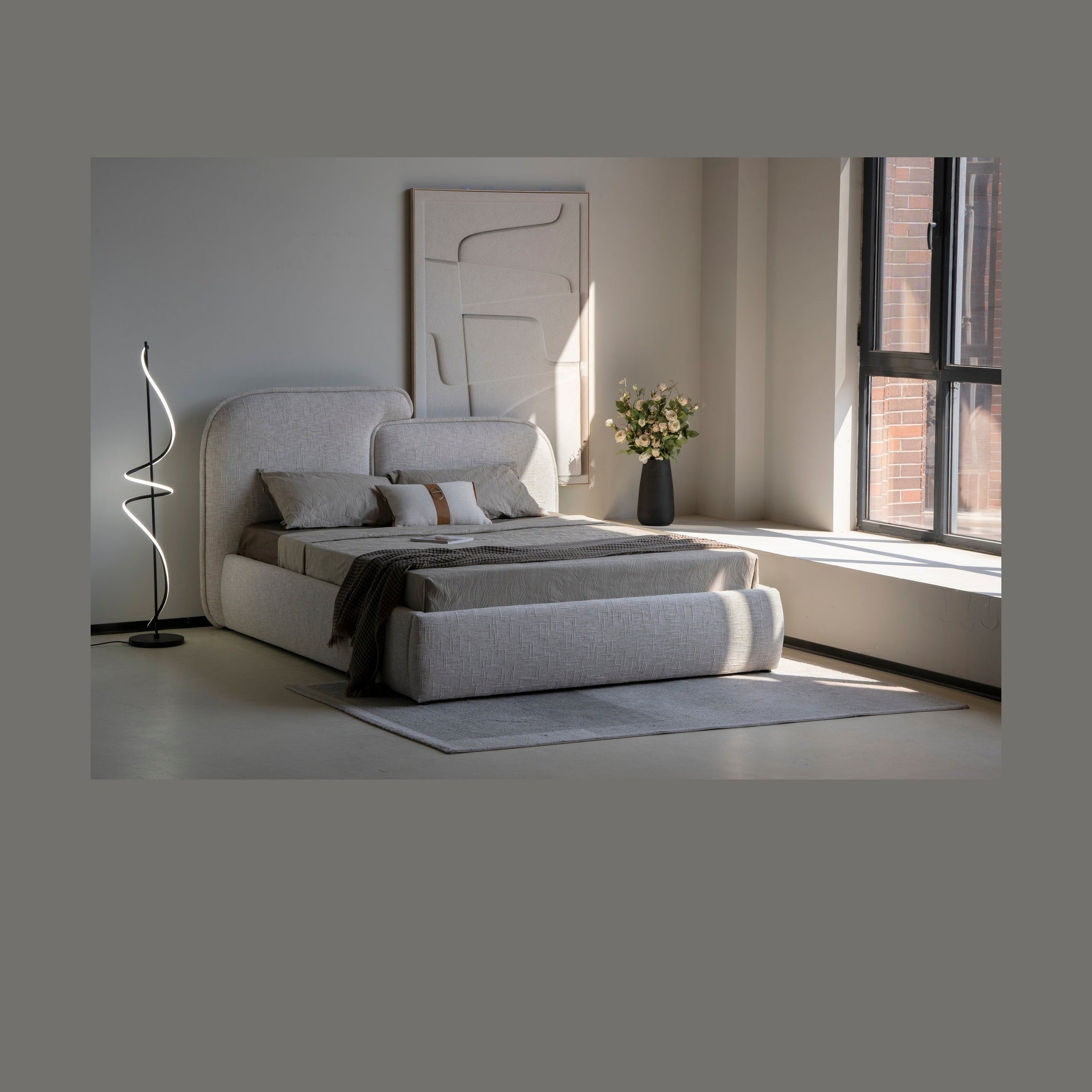 Rialto Upholstered Queen Bed with Hydraulic Storage