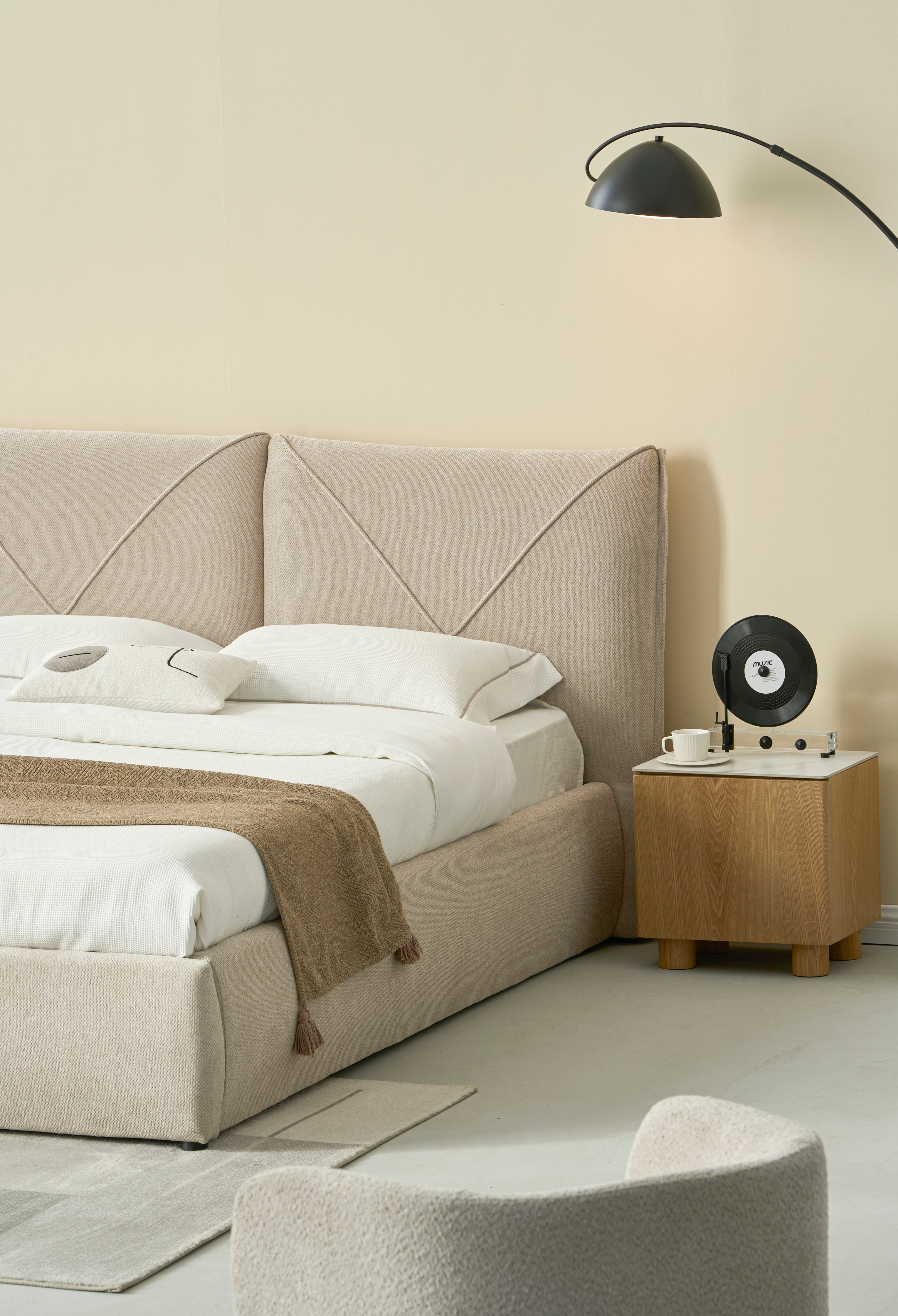 Aleksey Uphostered Bed Queen