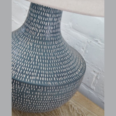 Schylarmont Metal Table Lamp