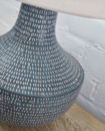 Schylarmont Metal Table Lamp