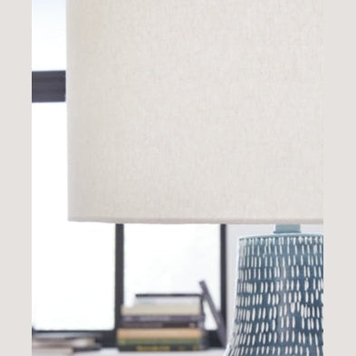 Schylarmont Metal Table Lamp