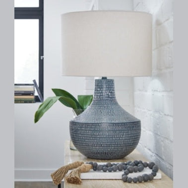 Schylarmont Metal Table Lamp