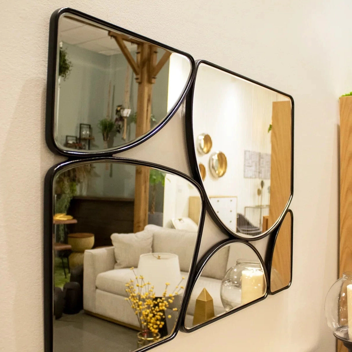 Ysolde Mirror