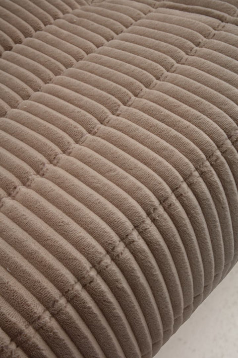 Riz Raz Sofa