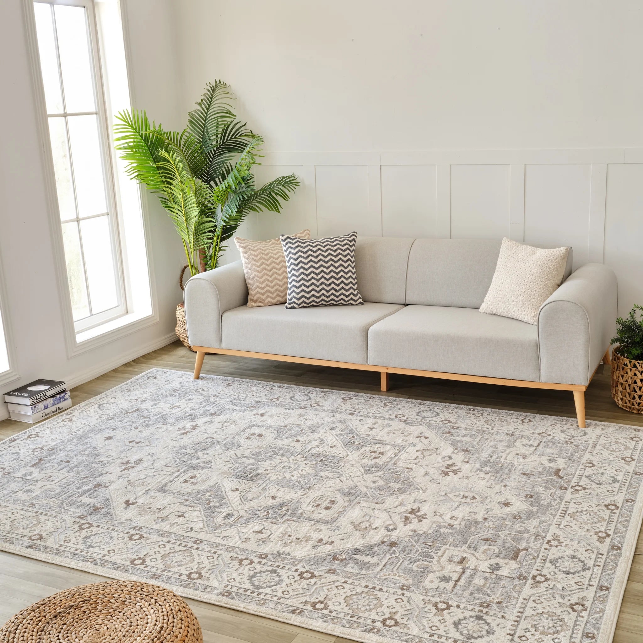 Nairobi Grey Distressed Medallion Area Rug – 7' x 10'