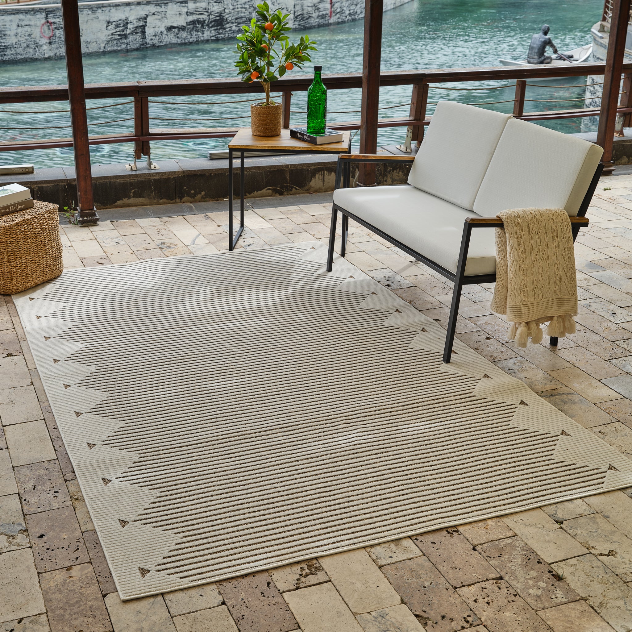 Aurora Beige Tribal Stripe Rug – 5 x 7'