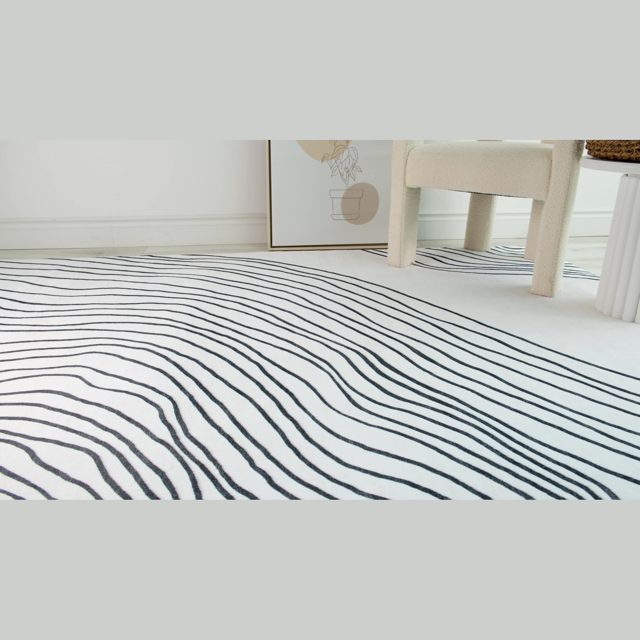 Europa Black Contemporary Rug with Neutral Accents