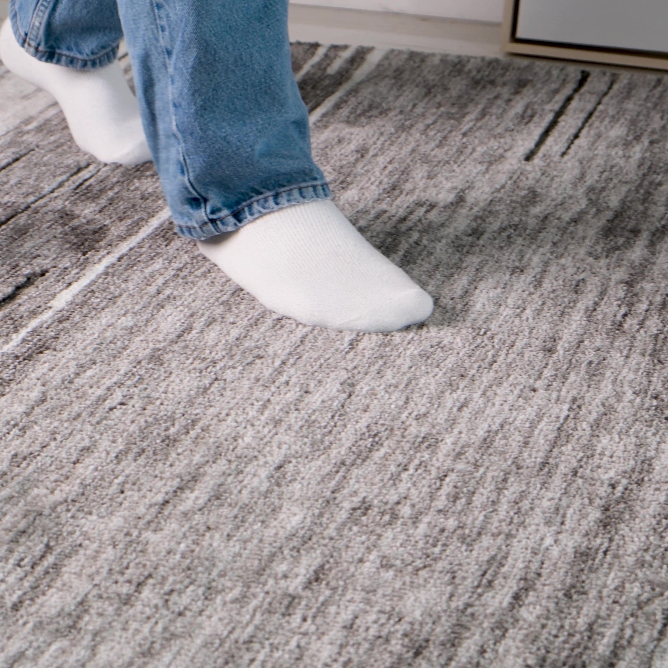 Leela Grey Modern Brushstroke Patterned Rug
