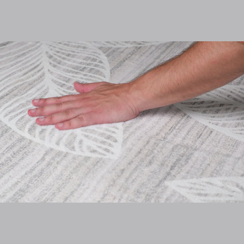 Royal Cream: Ornate Scroll Elegance Rug