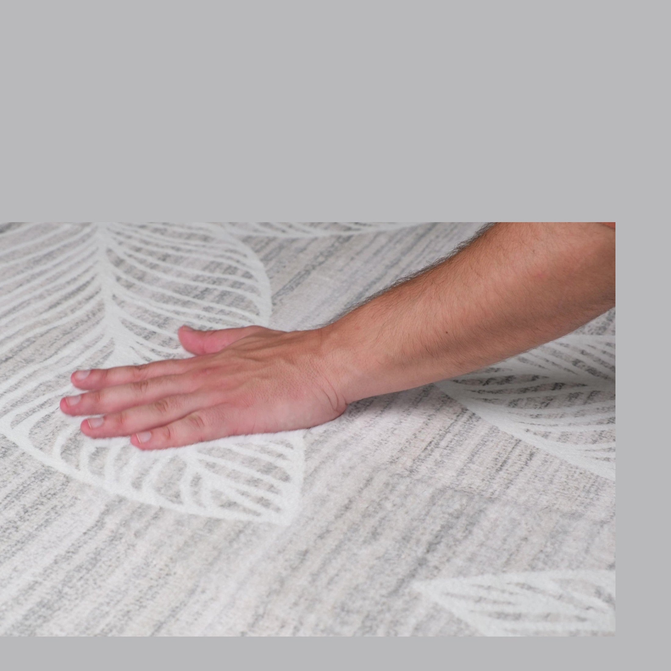 Royal Cream: Ornate Scroll Elegance Rug