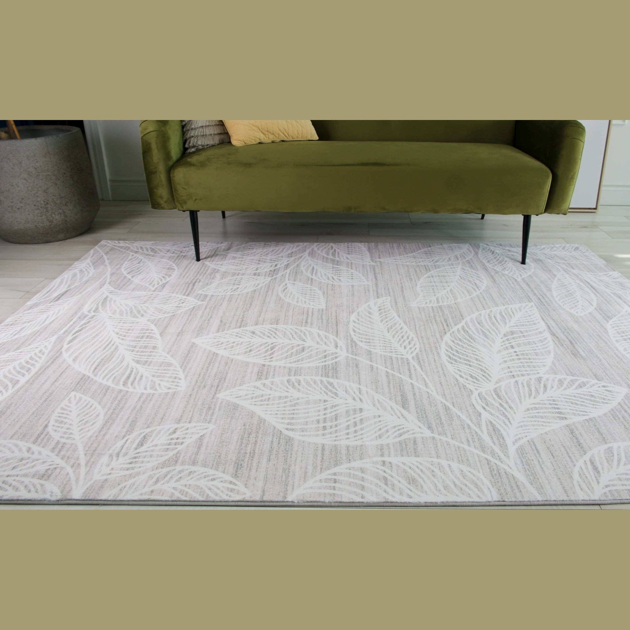 Royal Cream: Ornate Scroll Elegance Rug