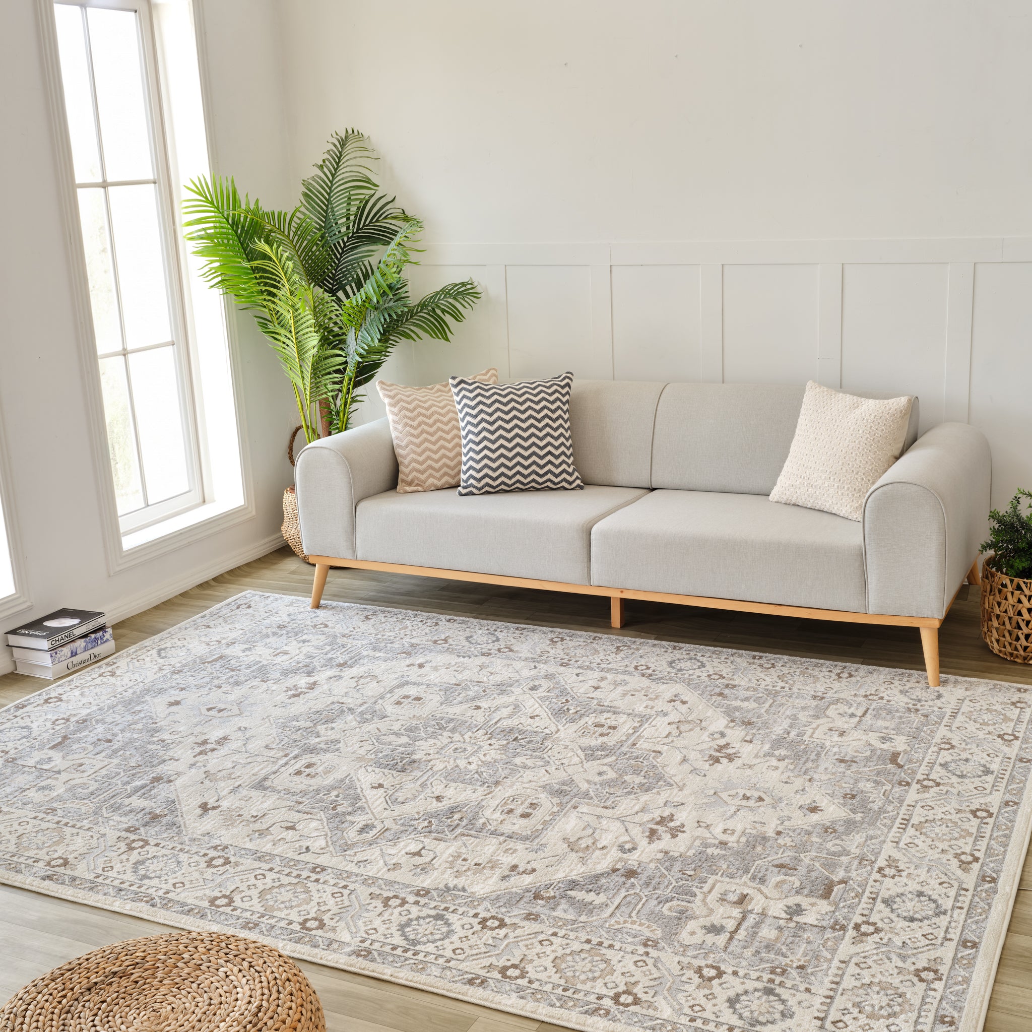 Nairobi Grey Distressed Medallion Area Rug – 7' x 10'