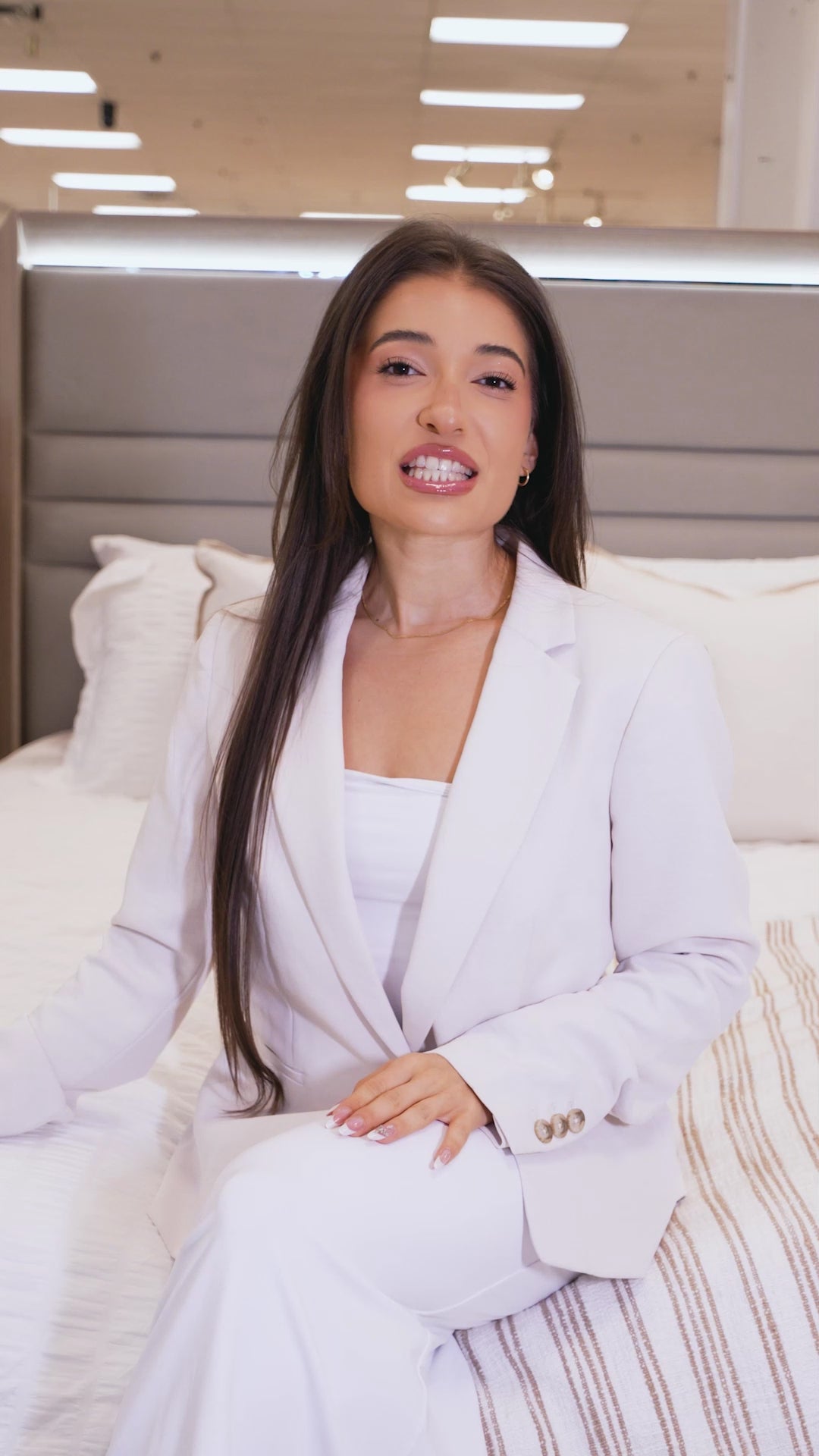 Load video: Elvira Hydraulic Storage Bed