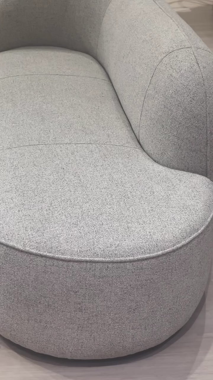 Load video: Tulio Chaise