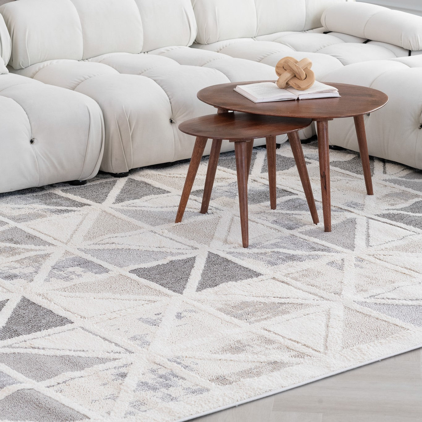 Valencia White Ornate Vintage-Inspired Area Rug