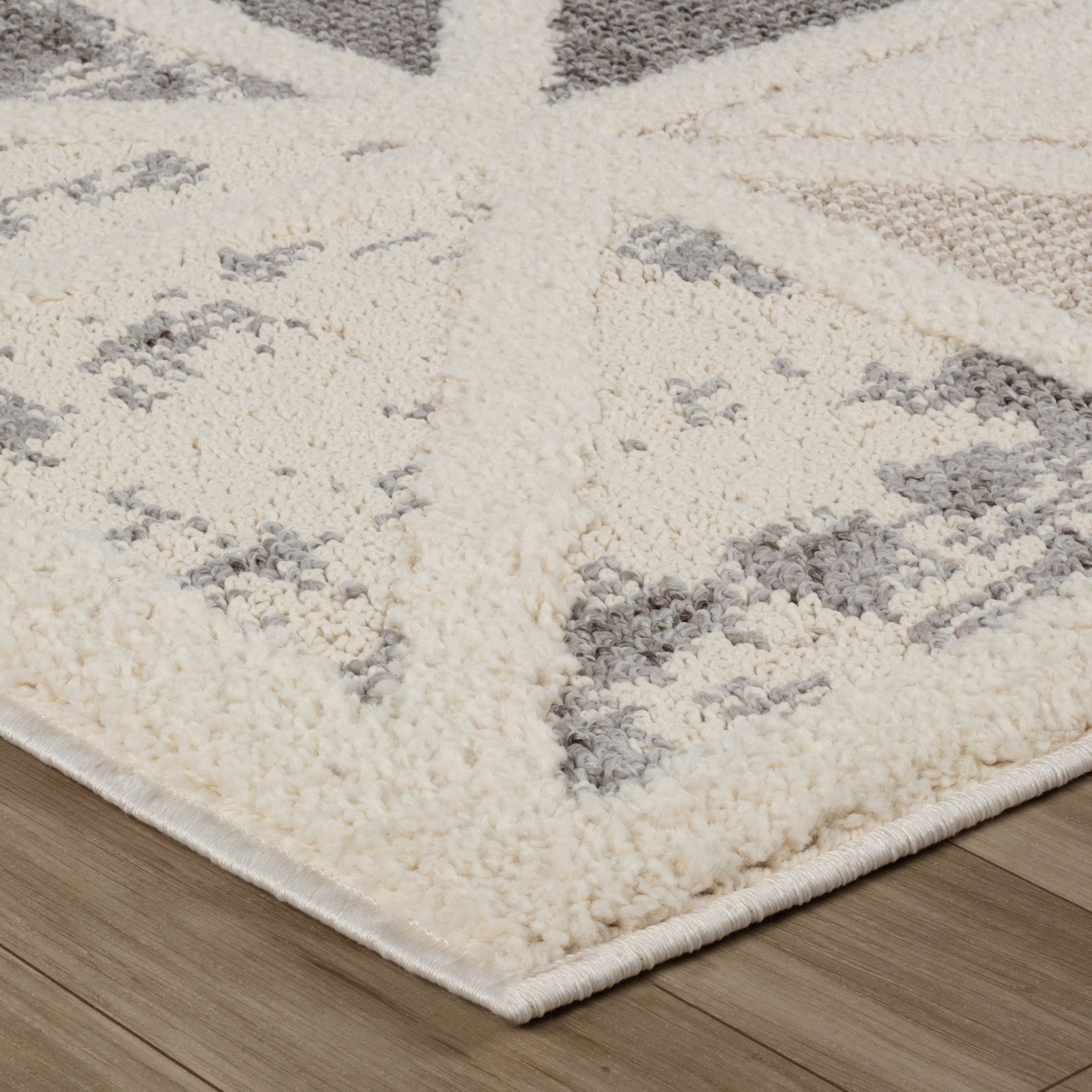 Valencia White Ornate Vintage-Inspired Area Rug
