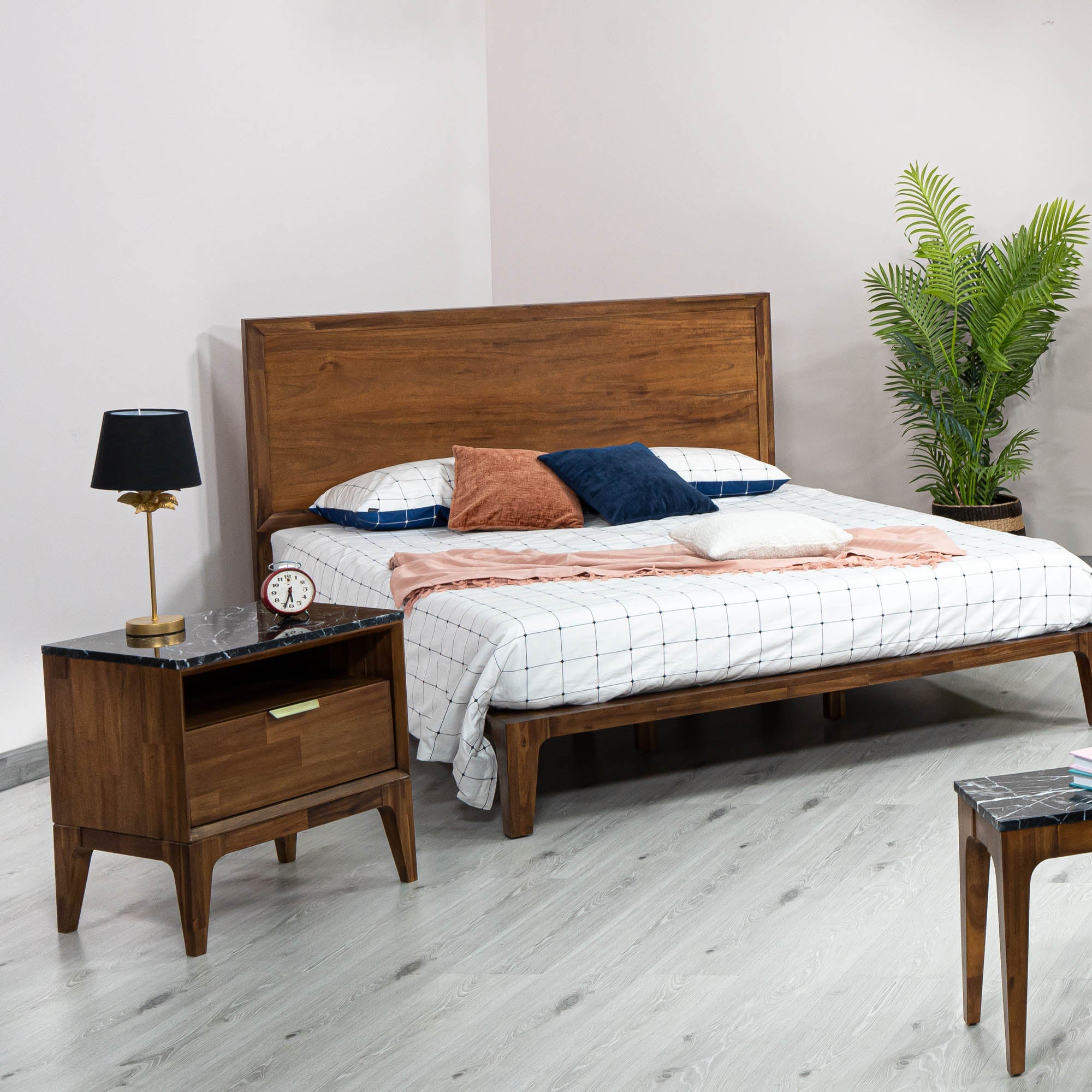 Natura Nightstand