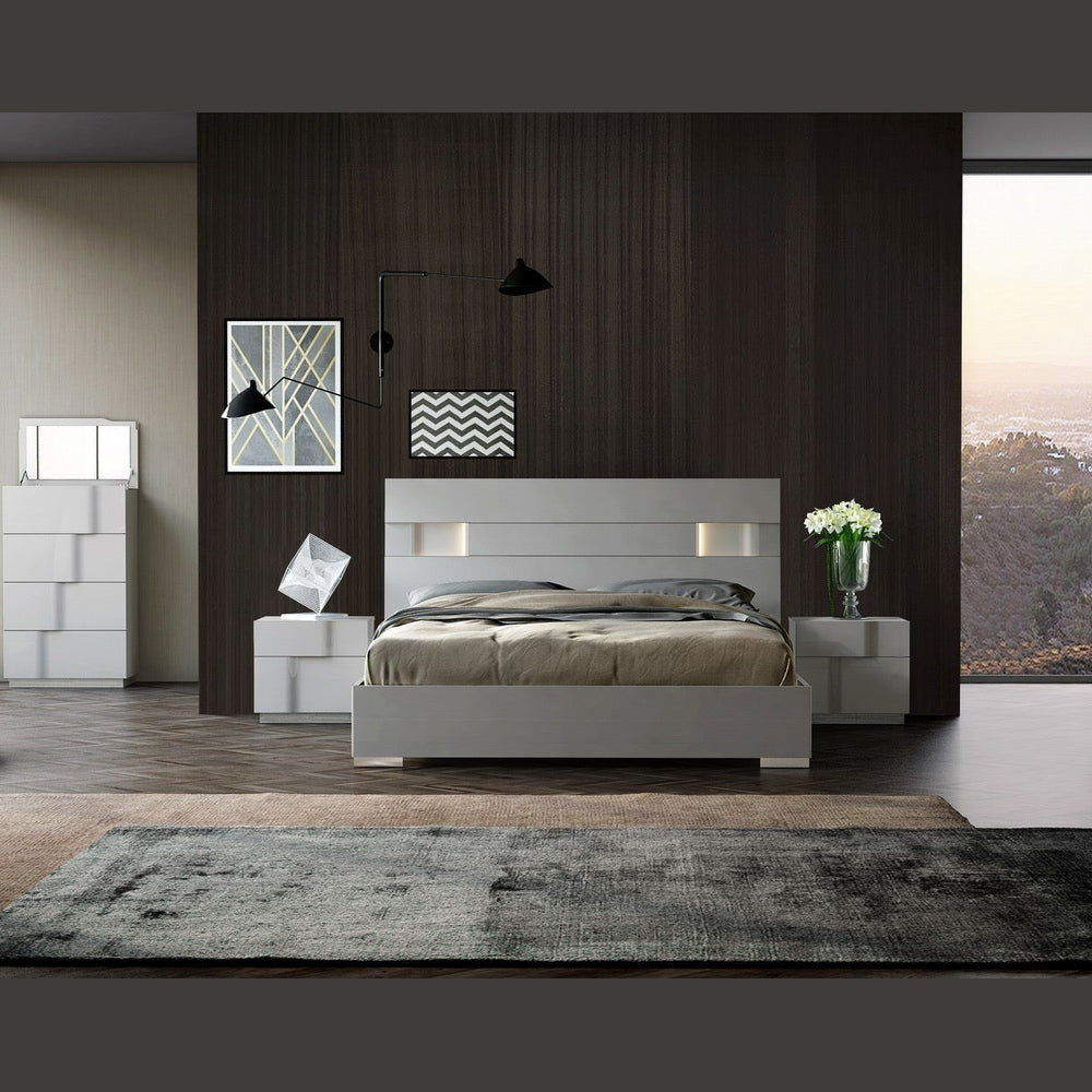 Yulie Glossy White Queen Bed
